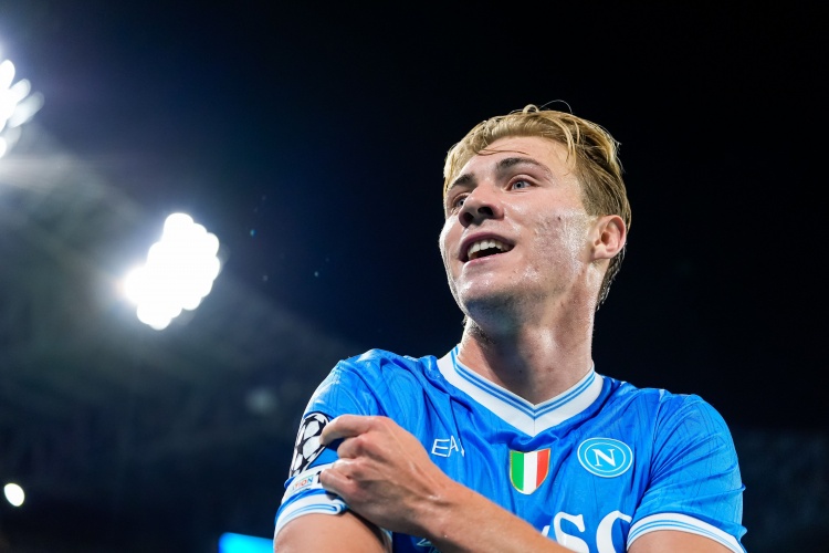 谈到了那不, 日讯